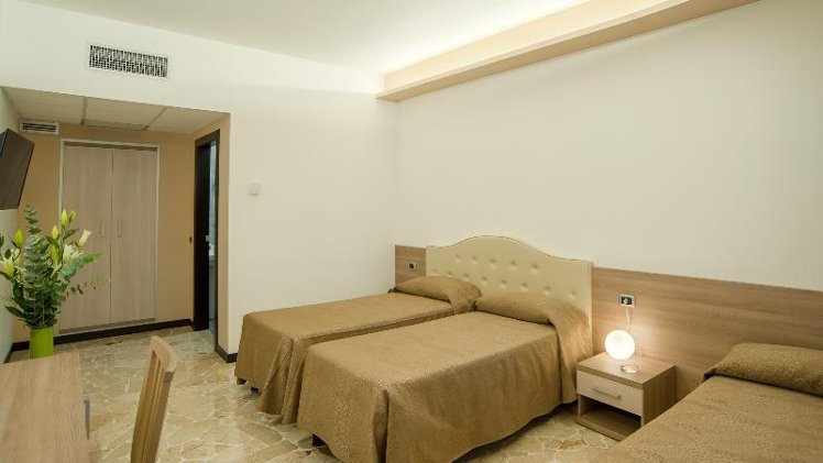 TRIPLE STANDARD Room