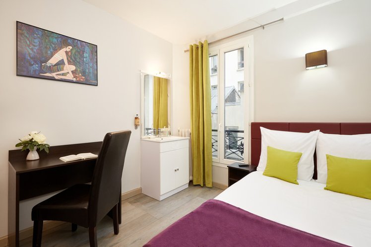 DOUBLE WITH SHARED BATHROOM Room