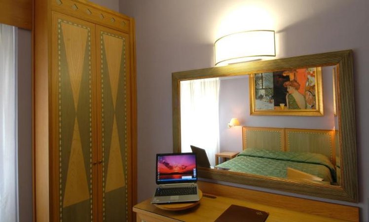DOUBLE SINGLE USE STANDARD Room