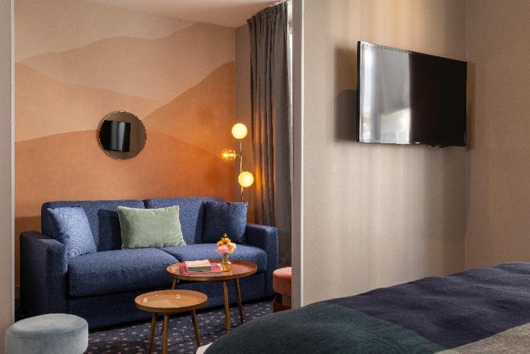 JUNIOR SUITE STANDARD Room