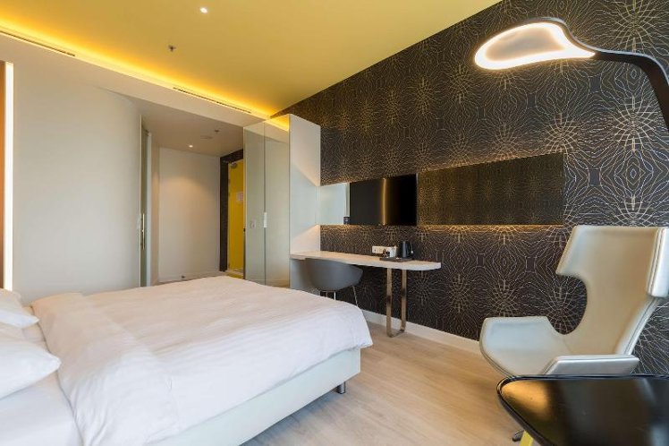 TWIN SUPERIOR CITY VIEW Room