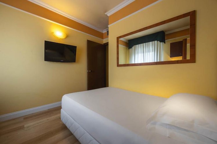 SINGLE STANDARD Room