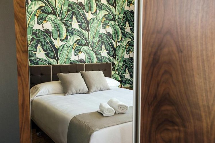 DOUBLE QUEEN SIZE BED Room