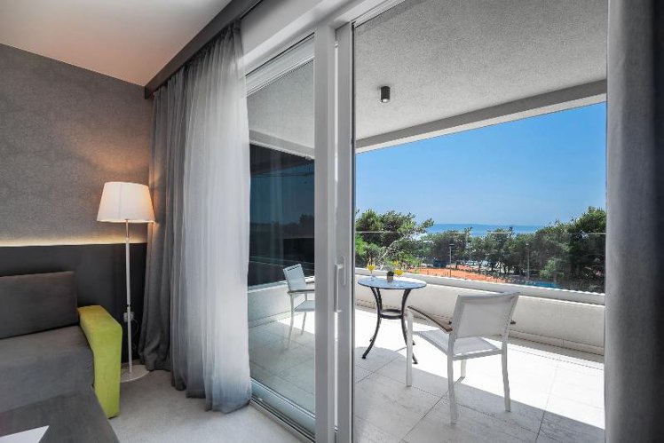 DOUBLE DELUXE PARTIAL OCEAN VIEW Room