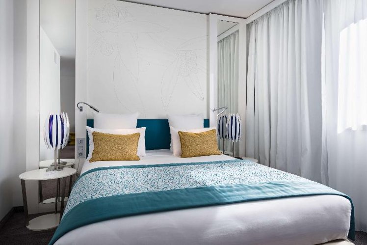 JUNIOR SUITE QUEEN SIZE BED Room