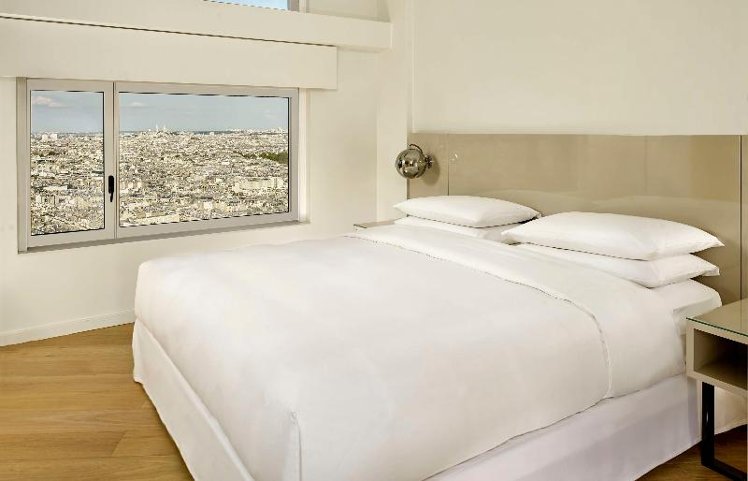 SUITE KING SIZE BED Room