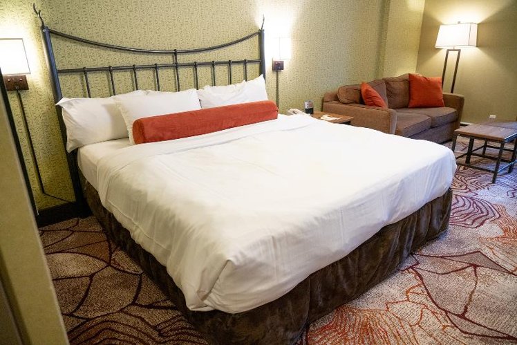 DOUBLE KING SIZE BED Room