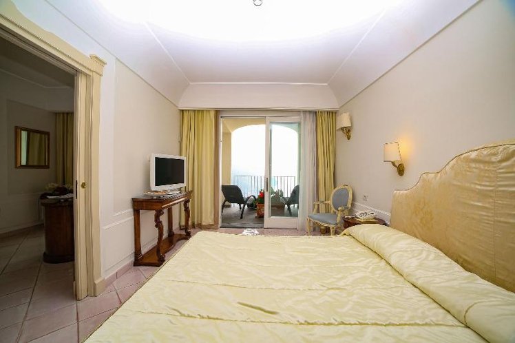 SUITE QUEEN SIZE BED Room