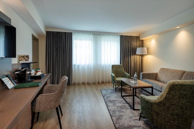 JUNIOR SUITE STANDARD Room