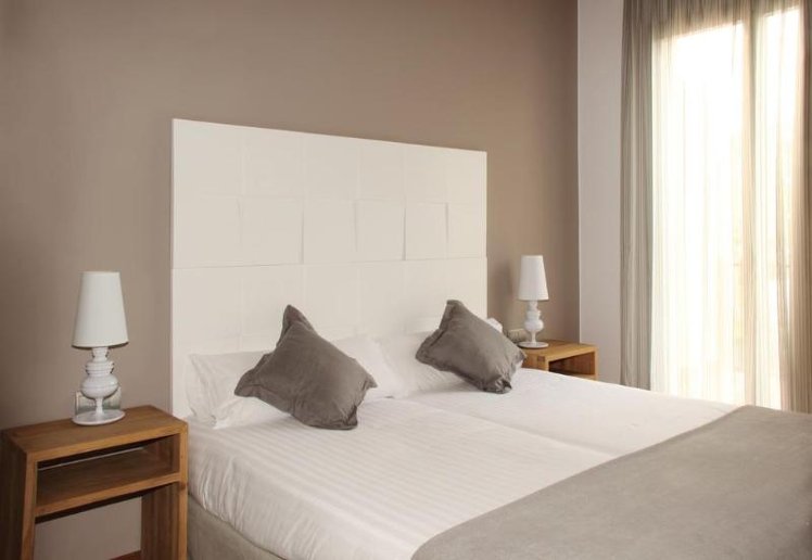 APARTMENT CAPACITY 7 THREE BEDROOMS Room