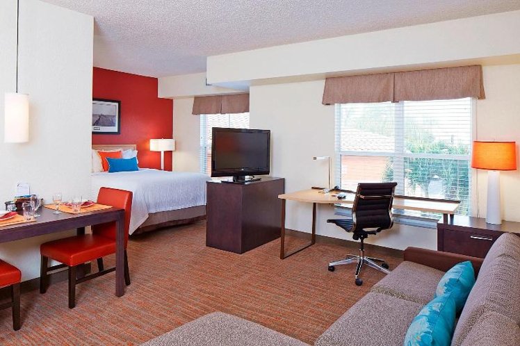 STUDIO Accessible-Queen Size Bed Room