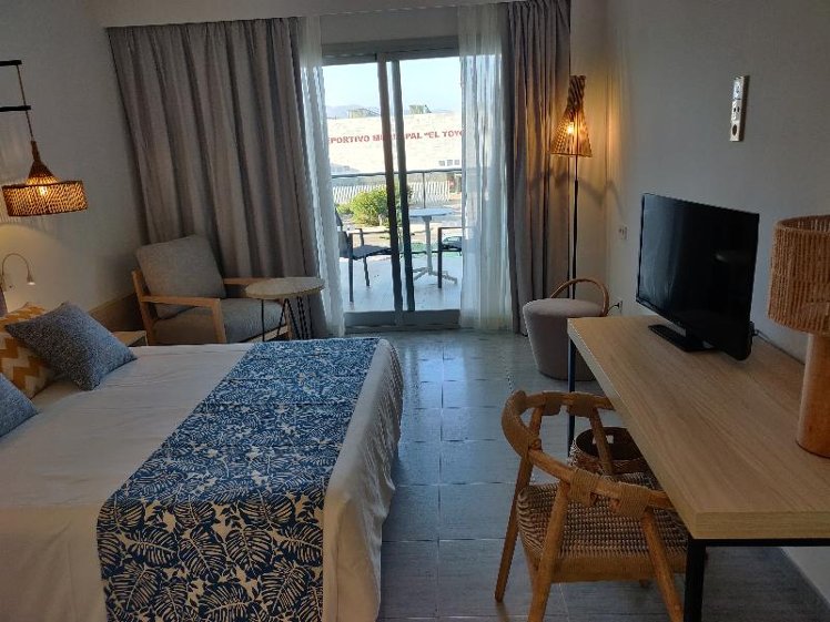 Double or Twin DELUXE Room