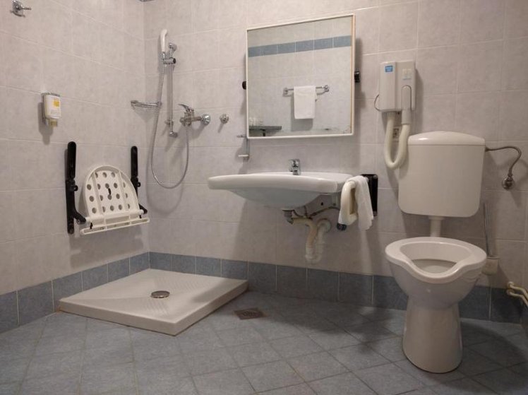TRIPLE STANDARD Room