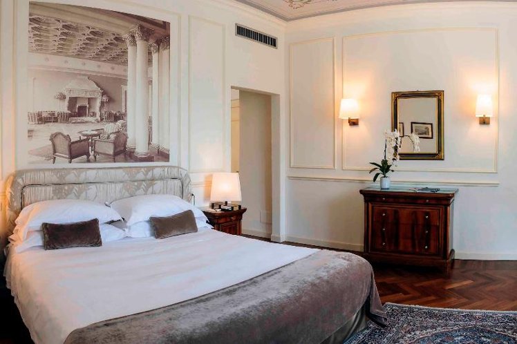 JUNIOR SUITE STANDARD Room