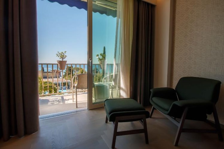 DOUBLE SUPERIOR LAKE VIEW Room