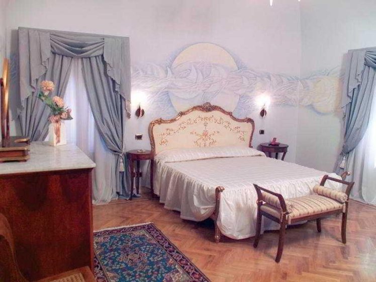 DOUBLE STANDARD Room