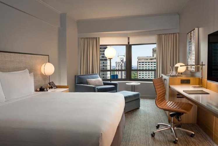 STUDIO KING SIZE BED Room