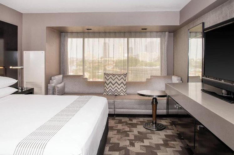 DOUBLE EXECUTIVE KING BED Room
