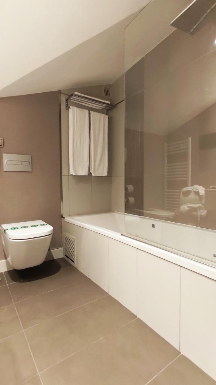JUNIOR SUITE STANDARD Room