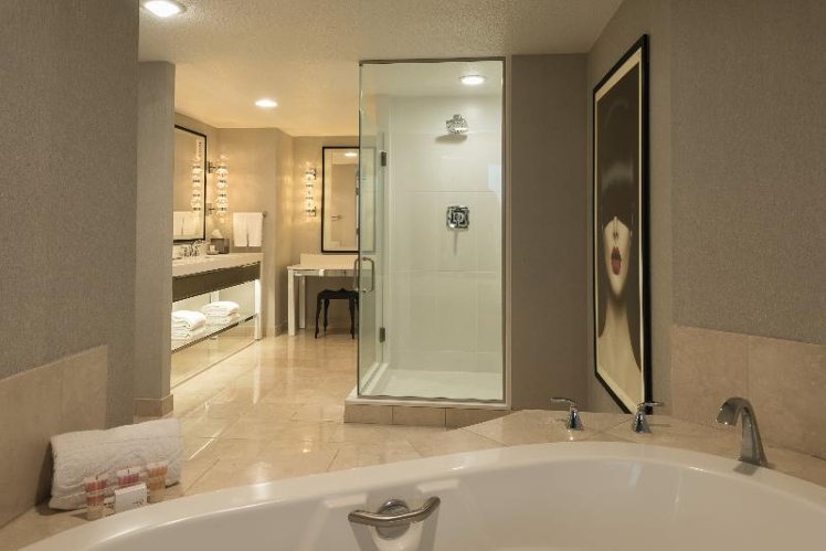 SUITE KING SIZE BED Room
