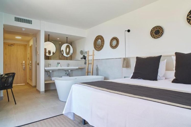 Double or Twin DELUXE SEA VIEW Room