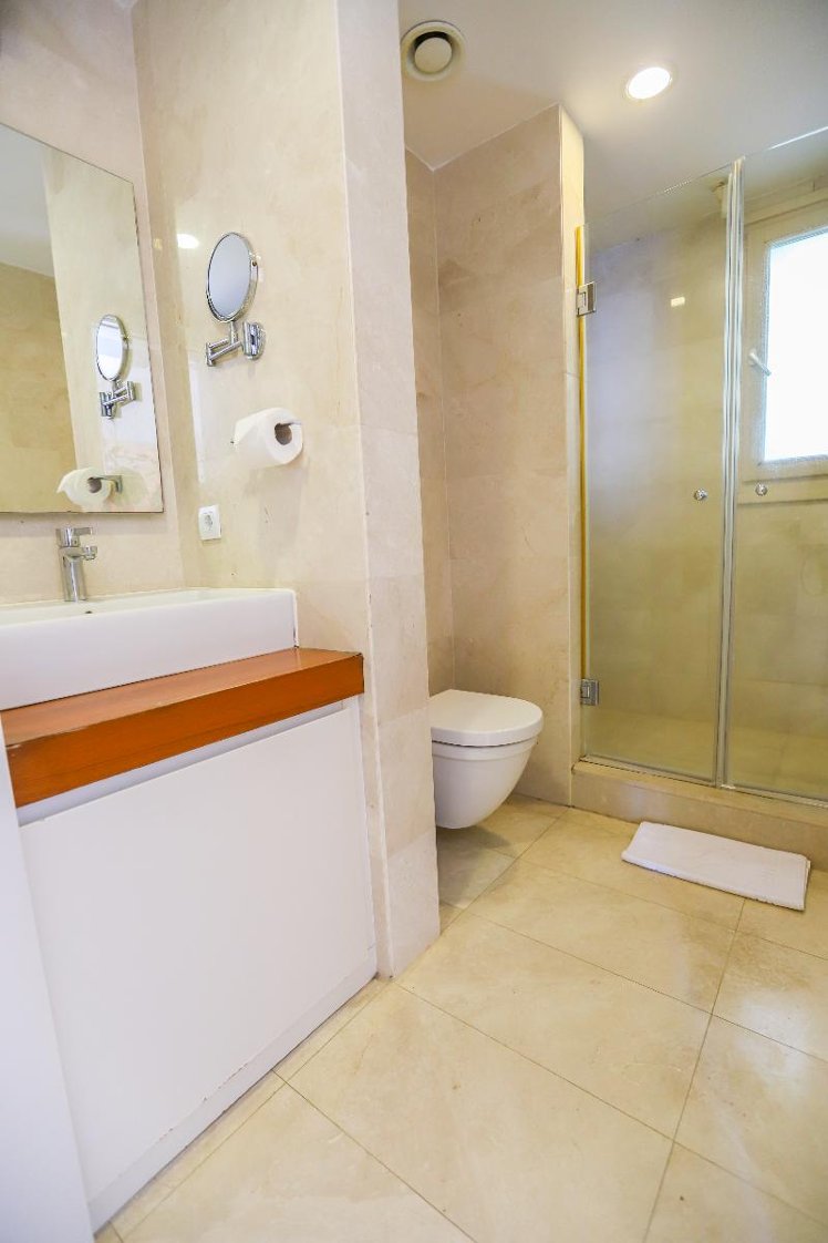 APARTMENT FOUR BEDROOMS ONE BATHROOM Room