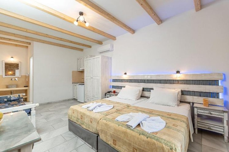 STUDIO WITH DOUBLE BED Room