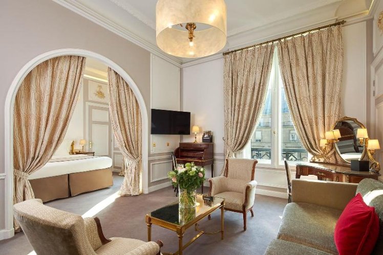SUITE KING SIZE BED Room