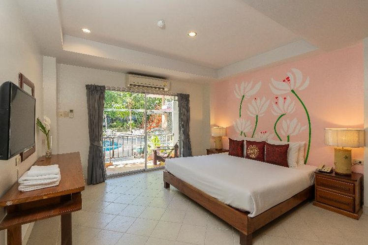 DOUBLE POOL VIEW Room