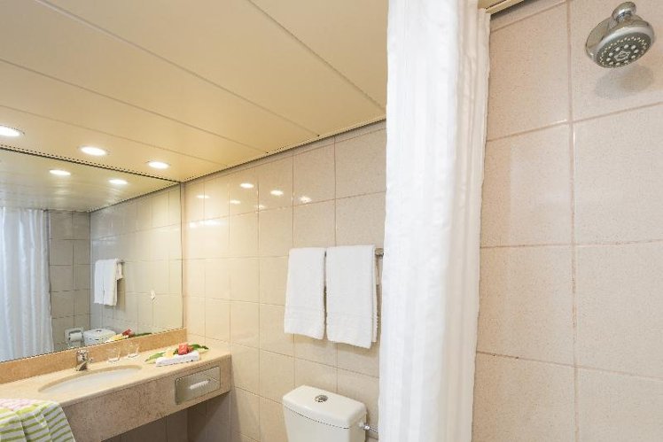 DOUBLE DELUXE ONE BED Room