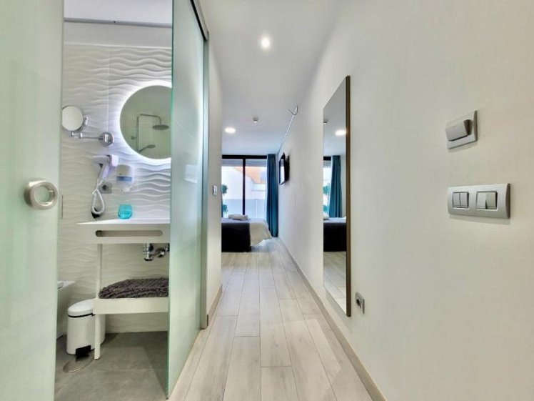 TRIPLE WITH BALCONY Room