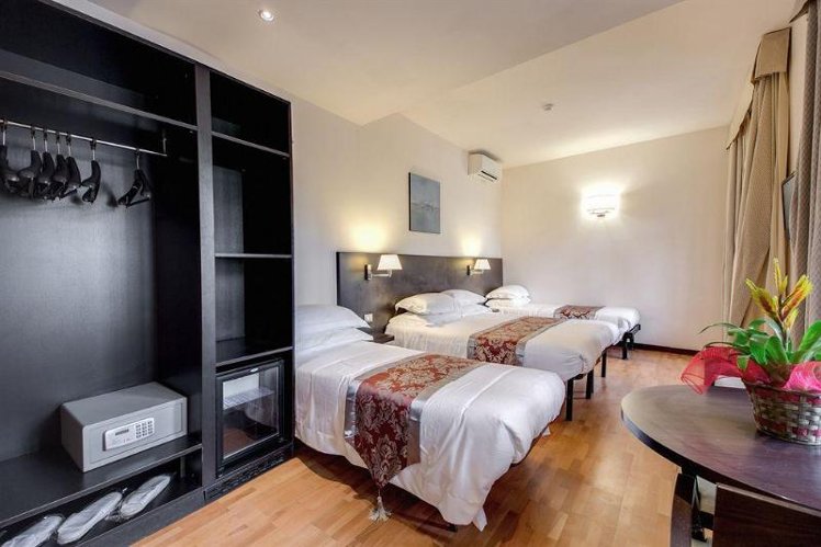QUADRUPLE STANDARD Room