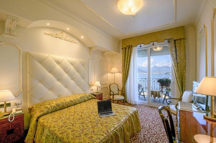 Double or Twin DELUXE Room