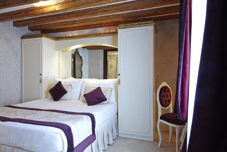 DOUBLE STANDARD Room
