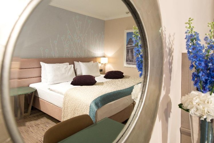 DOUBLE KING SIZE BED Room