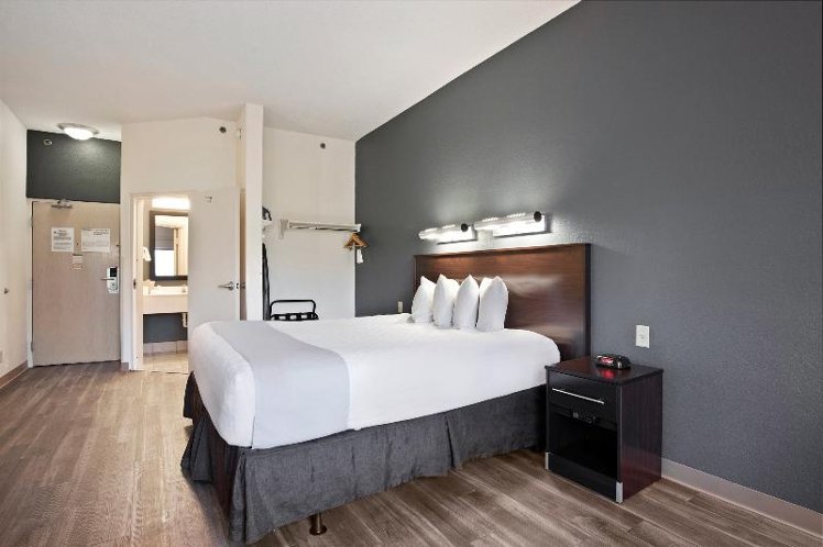 DOUBLE Accessible KING SIZE BED Room