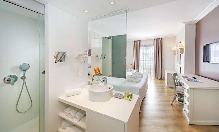 Double or Twin DELUXE Room