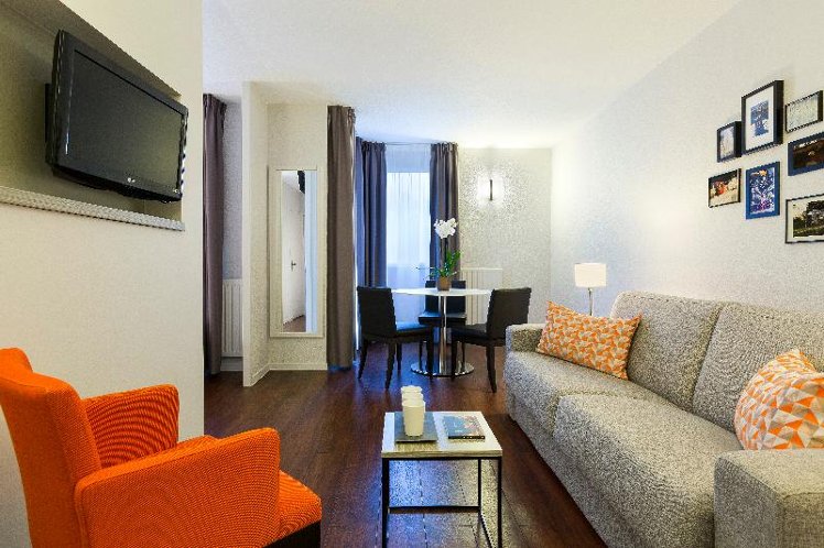 STUDIO EXECUTIVE Room
