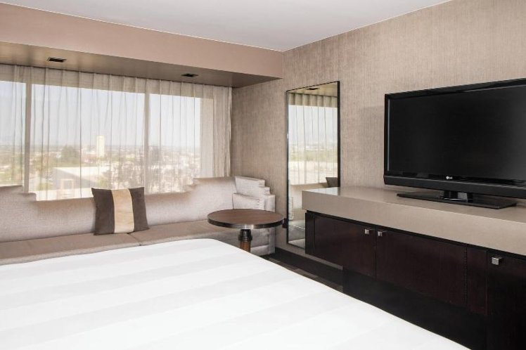 DOUBLE KING SIZE BED Room