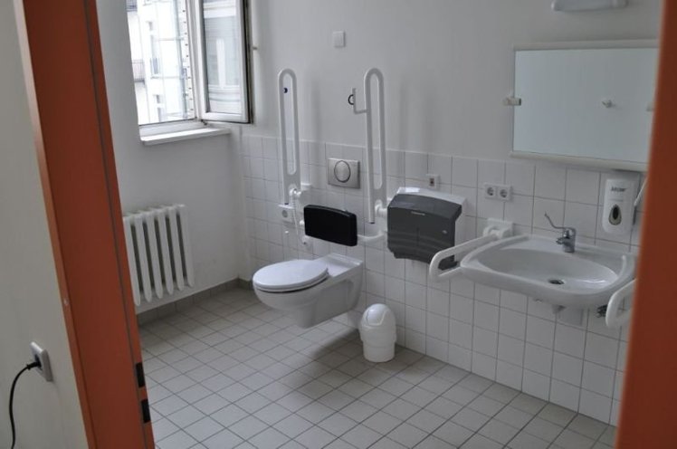 TWIN WITH SHARED BATHROOM Room