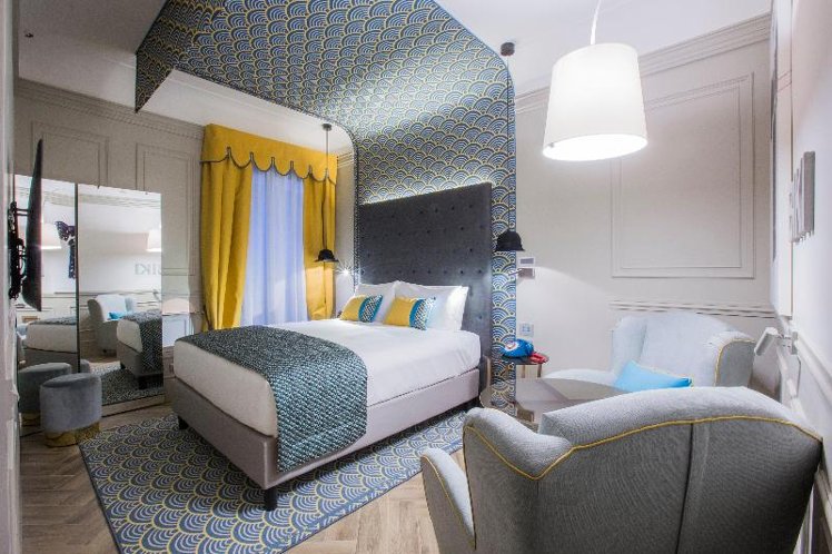 DOUBLE PREMIUM QUEEN BED Room