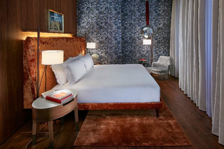 SUITE KING SIZE BED Room
