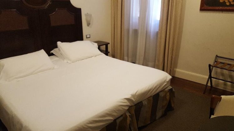 TRIPLE STANDARD Room