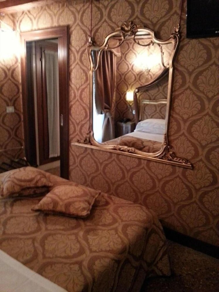 DOUBLE ECONOMY Room