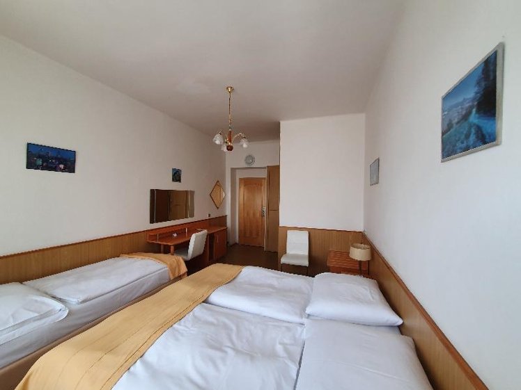 TRIPLE WITH SHARED BATHROOM Room