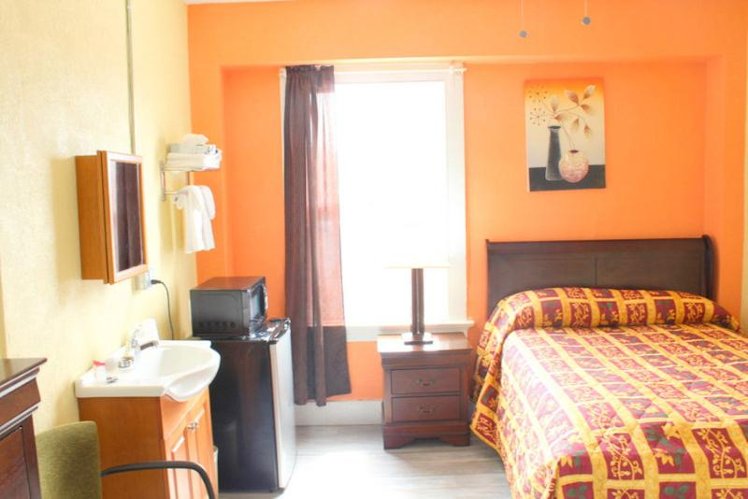 Room WITH SHARED BATHROOM Room
