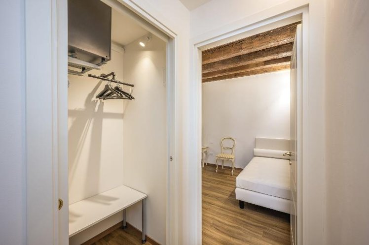 APARTMENT ONE BEDROOM TWO BATHROOMS Room