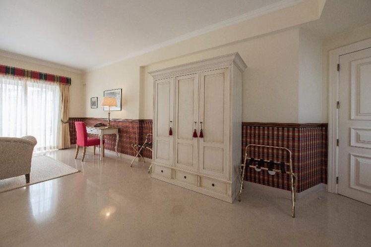 JUNIOR SUITE STANDARD Room