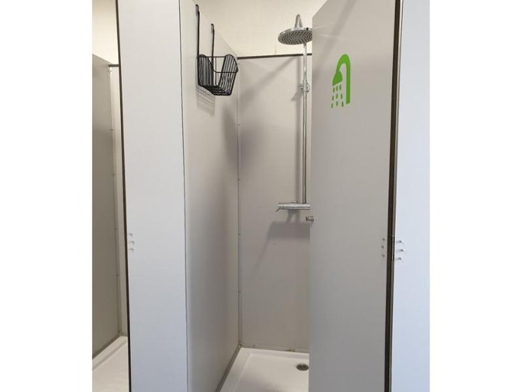 Room CAPACITY 6 WITH SHARED BATHROOM Room