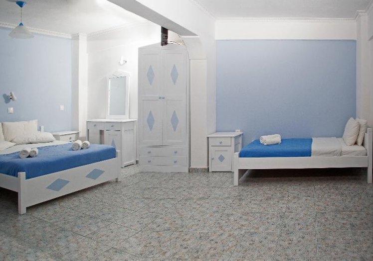 FAMILY ROOM CAPACITY 4 Room
